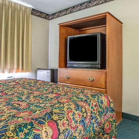 Rodeway Inn Bedford Buitenkant foto