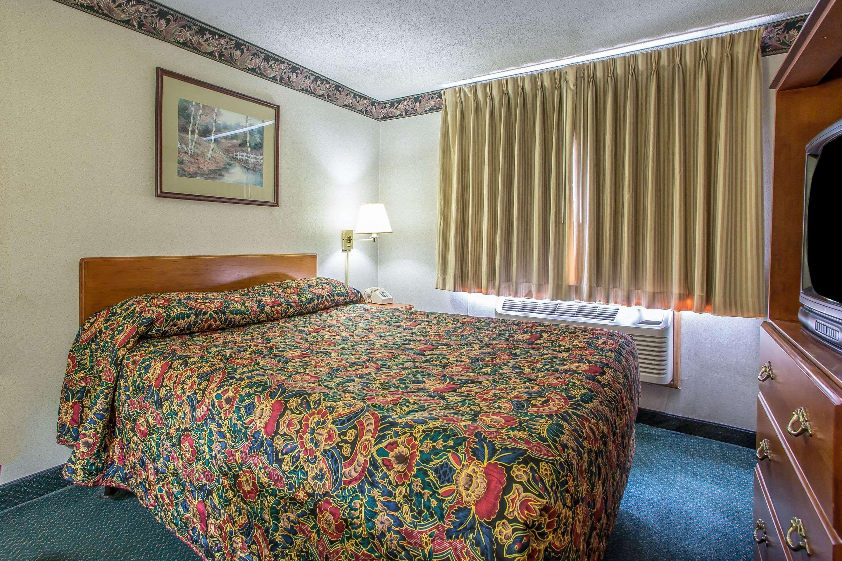 Rodeway Inn Bedford Buitenkant foto