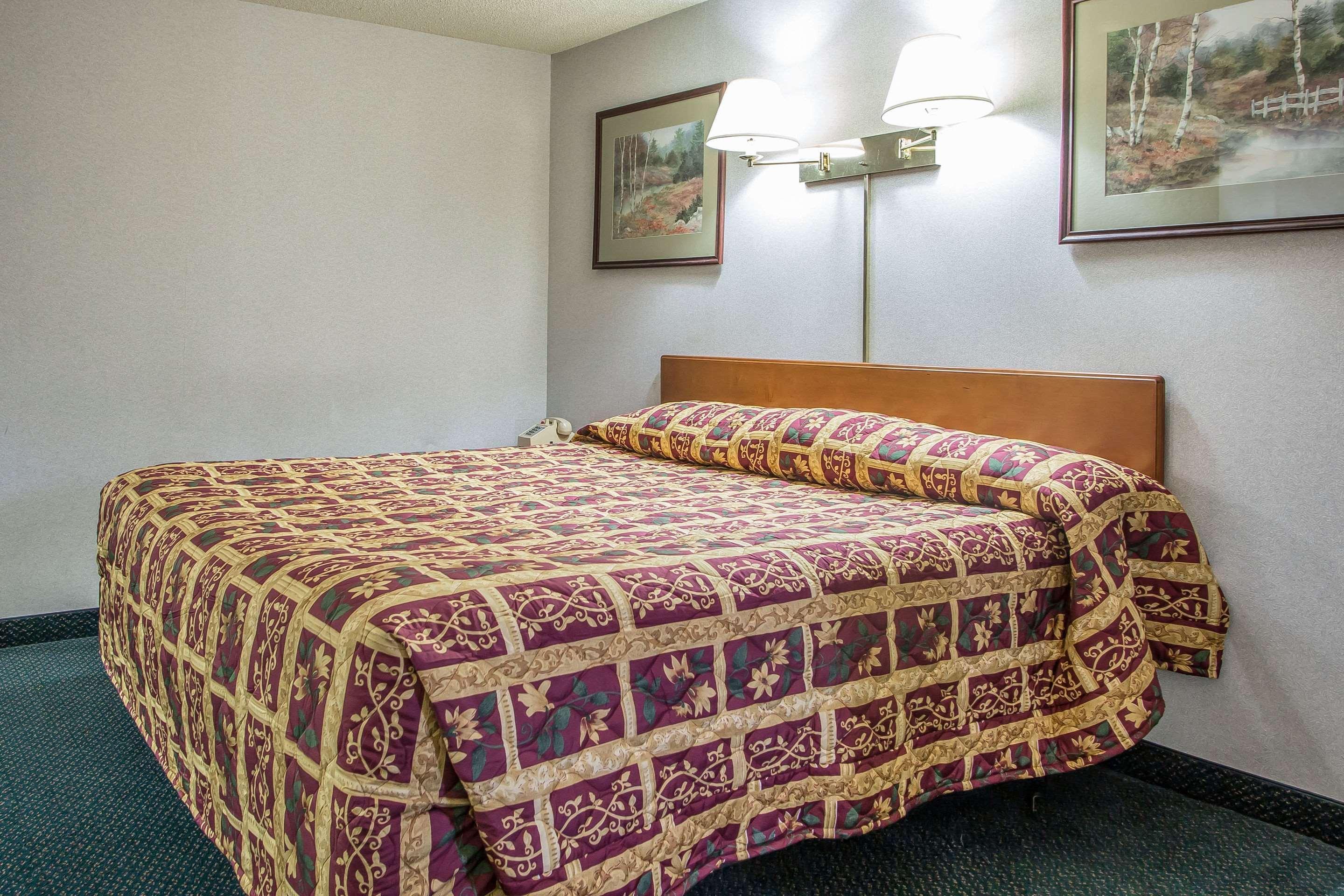 Rodeway Inn Bedford Buitenkant foto