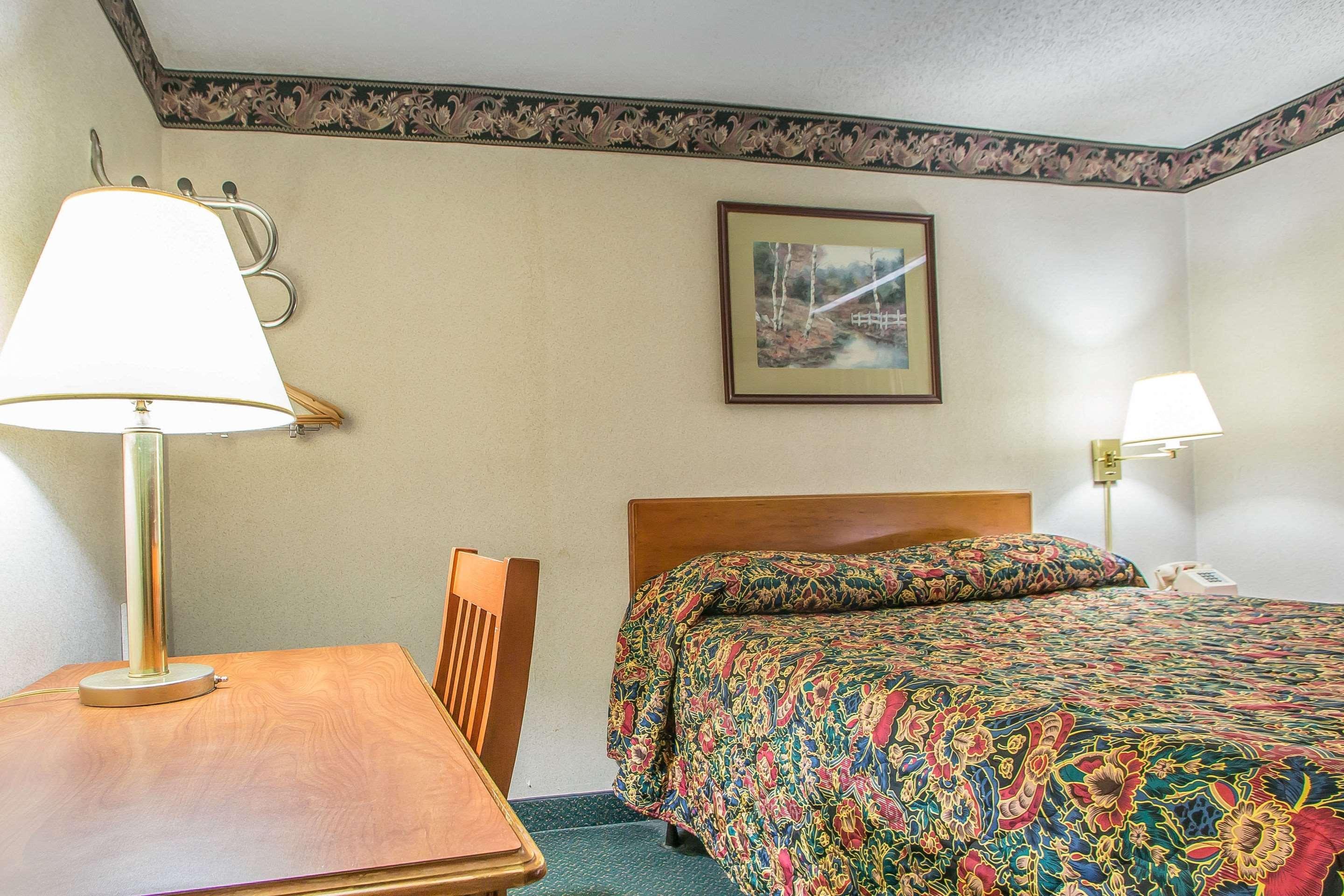 Rodeway Inn Bedford Buitenkant foto