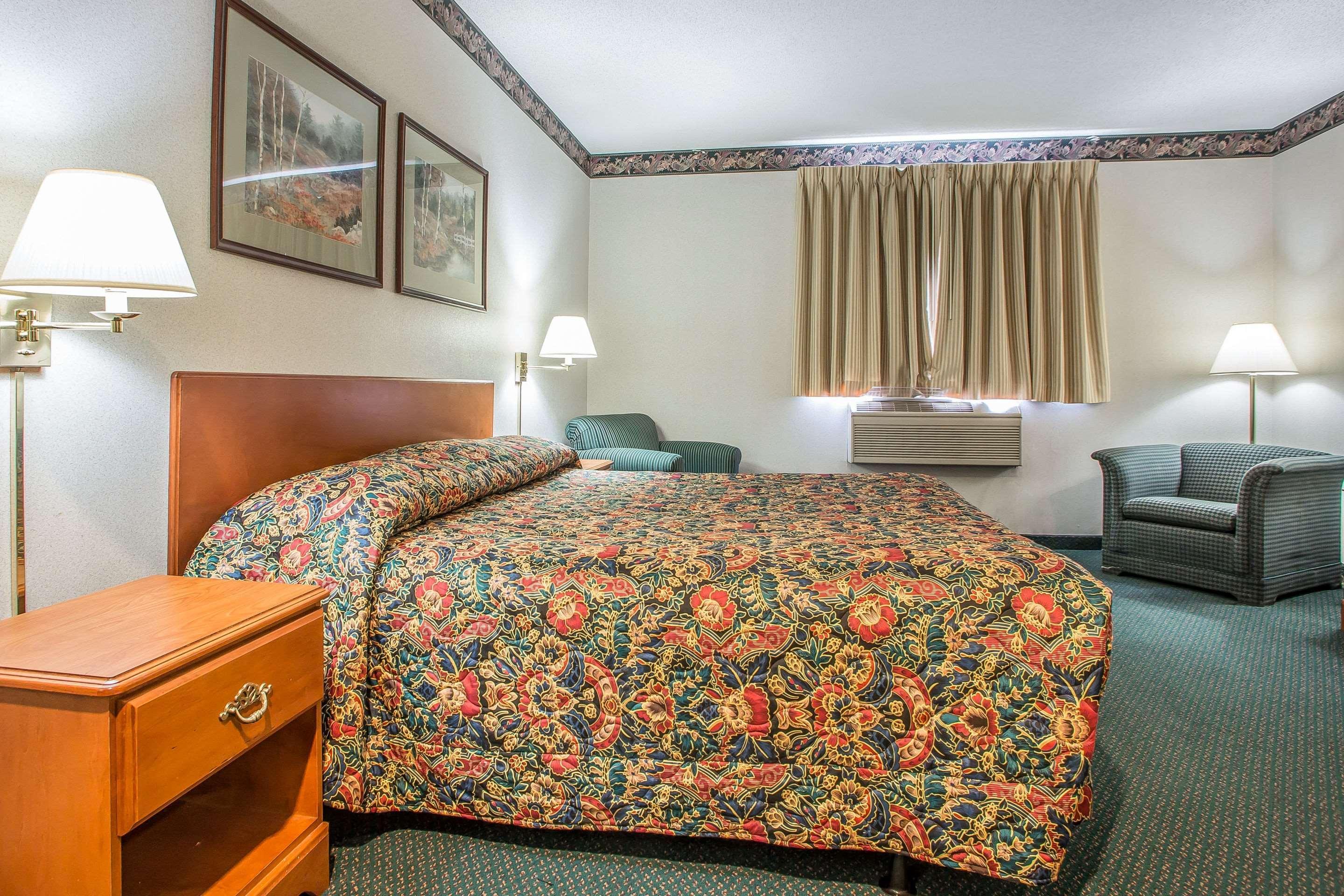 Rodeway Inn Bedford Buitenkant foto
