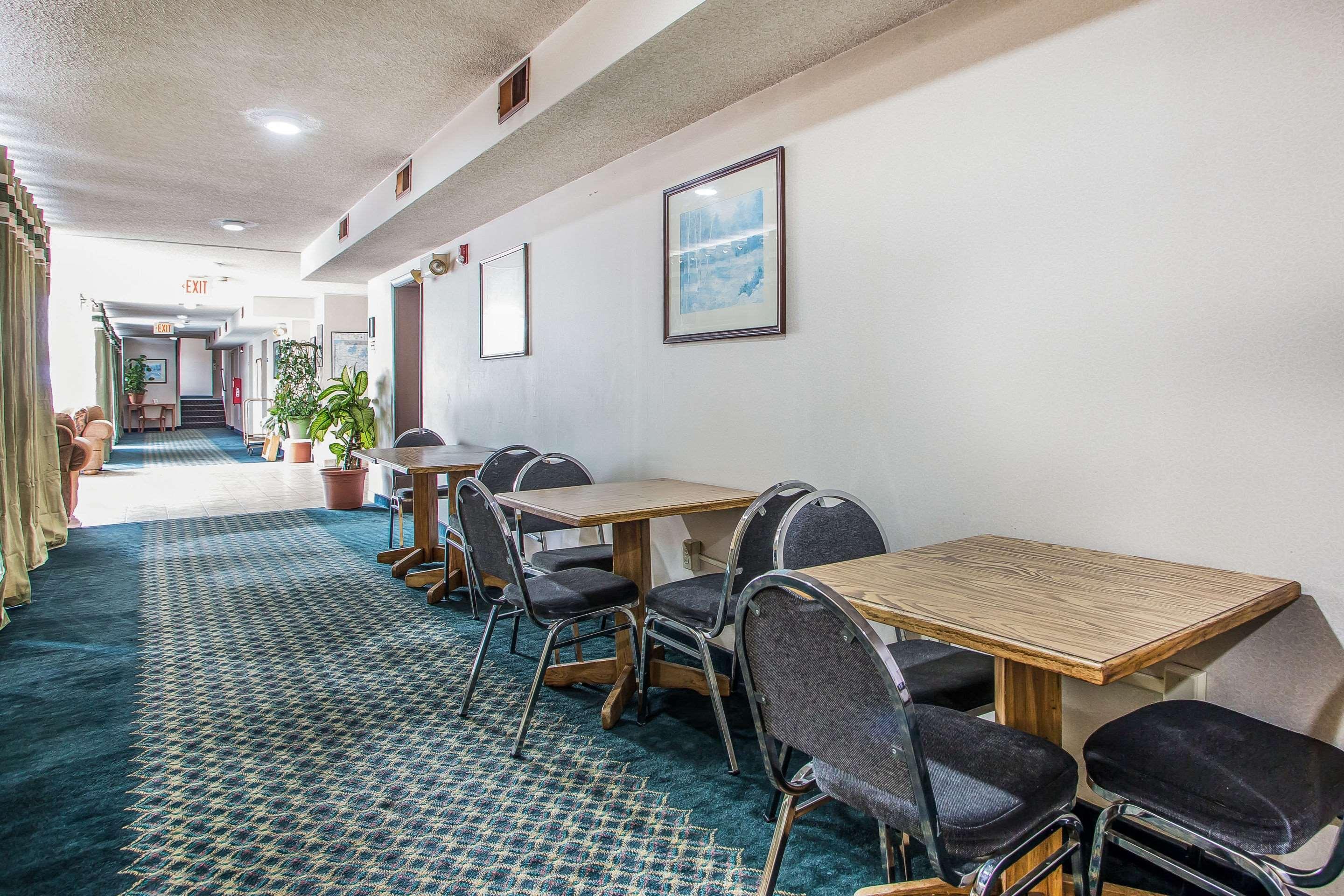 Rodeway Inn Bedford Buitenkant foto