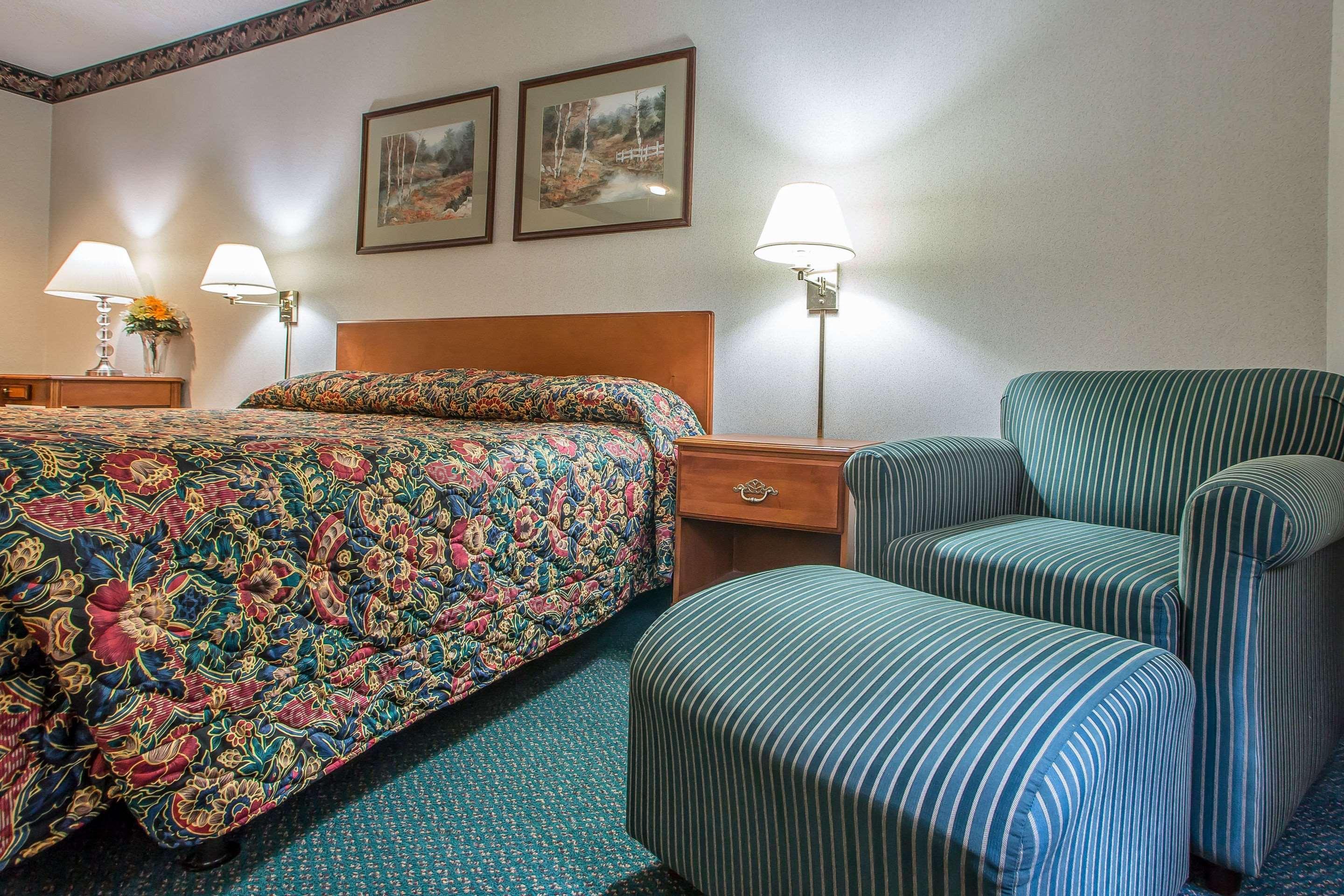 Rodeway Inn Bedford Buitenkant foto